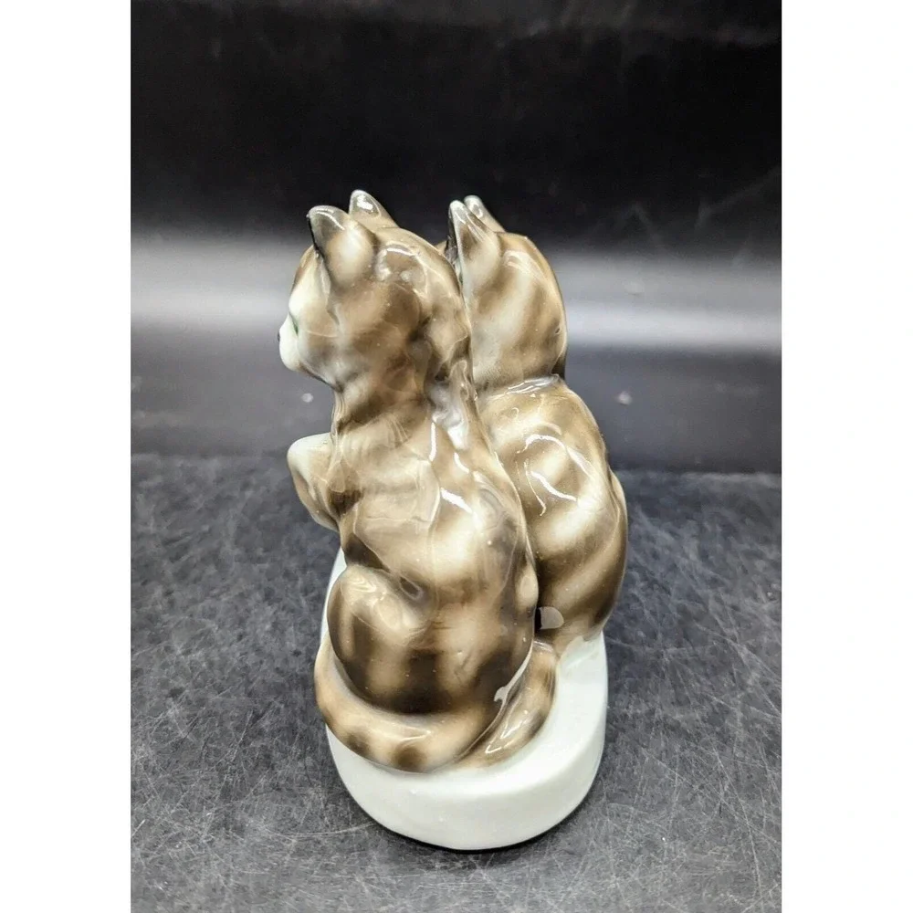 Kronenadler Germany Porcelain Ceramic Grey Stripes Kitty Cats Figurine Yarn